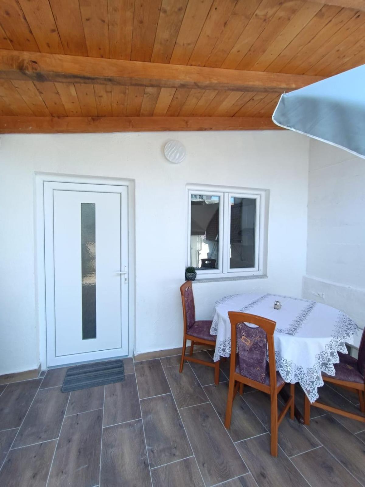 Apartmani Nikola Biograd Na Moru Zewnętrze zdjęcie